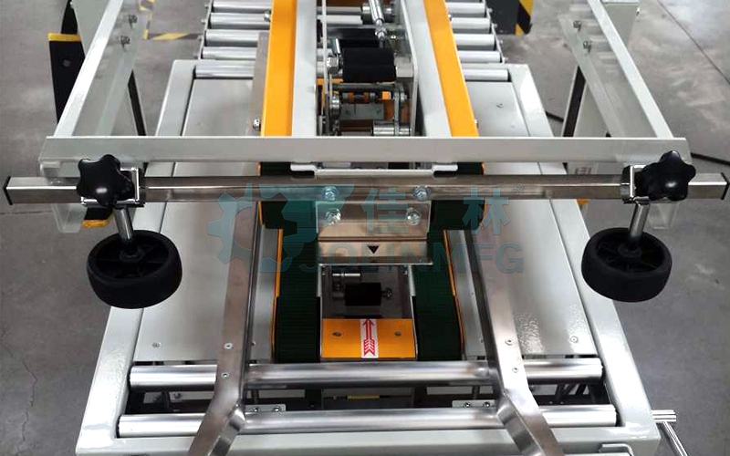 半自動封箱機(jī)