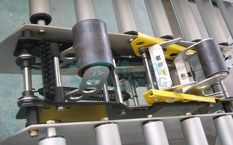 自動(dòng)折蓋封箱機(jī)